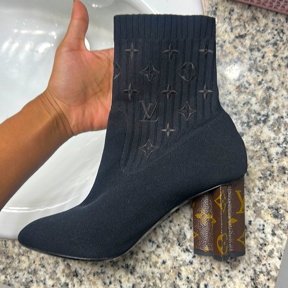 Authentic LV Silhouette Ankle Boots size 40